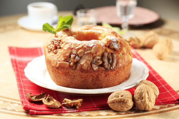 Rezept Nusskranz zum Sonntagskaffee ohne Zucker, Nusskuchen, Nusszopf, Nussguglhupf, zuckerfrei