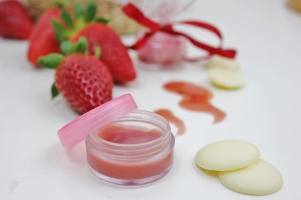 Erdbeerlipgloss mit Xylit, DIY Labello, Lippenbalsam, Lipgloss, Lipbalm, Lippenpflege