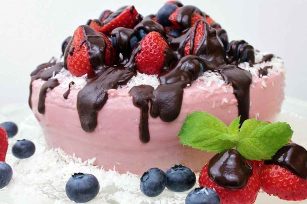 Erdbeerkuchen, Torte mit Erdbeeren, Erdbeercremetorte, Fruchtcremetorte, zuckerfrei, ohne Zucker, mit Xylit, Beerentorte