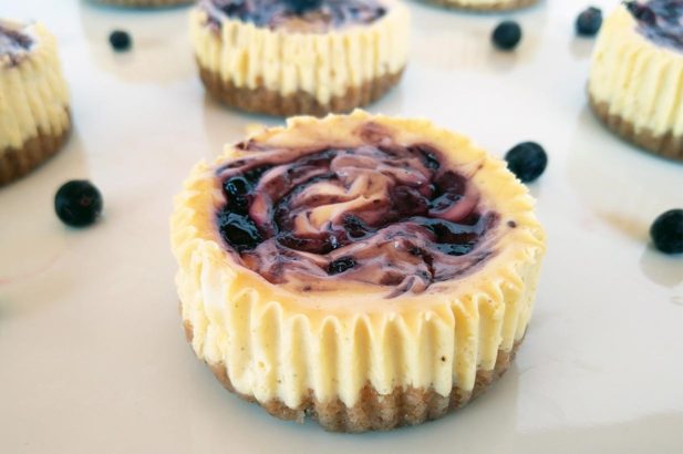 Blaubeermuffins, Käsekuchenmuffins, Heidelbeermufffins, Blueberry Cheesecake, Cheesecakemuffins, zuckerfrei, ohne Zucker, mit Xylit