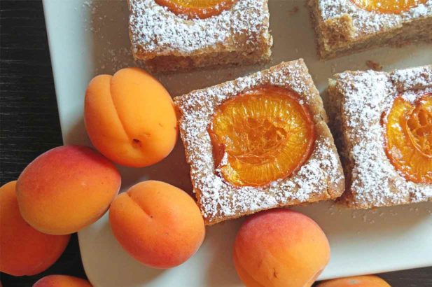 Marillenfleck, Kuchen mit Marille, zuckerfrei, ohne Zucker, Aprikosenkuchen, Kuchen mit Aprikosen, Marillenkuchen mit Öl, einfach, schnell