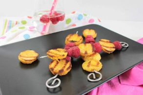 Gegrillter Cheesecake, Käsekuchen am Spieß, Käsekuchenspieße, Kuchenspieße, Gegrillter Kuchen, zuckerfrei, ohne Zucker
