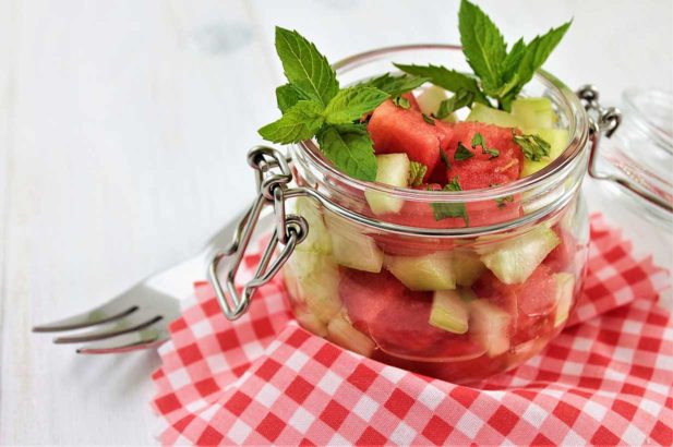 Melonensalat, Gurkensalat, Melone mit Gurke, Fruchtiger Salat, zuckerfrei, ohne Zucker