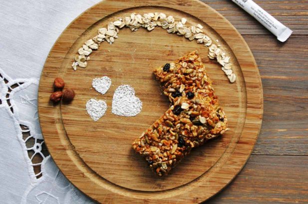 Müsli, Energieriegel, Müslisnack, Haferflockenriegel, Haferriegel, zuckerfrei, ohne Zucker, vegan