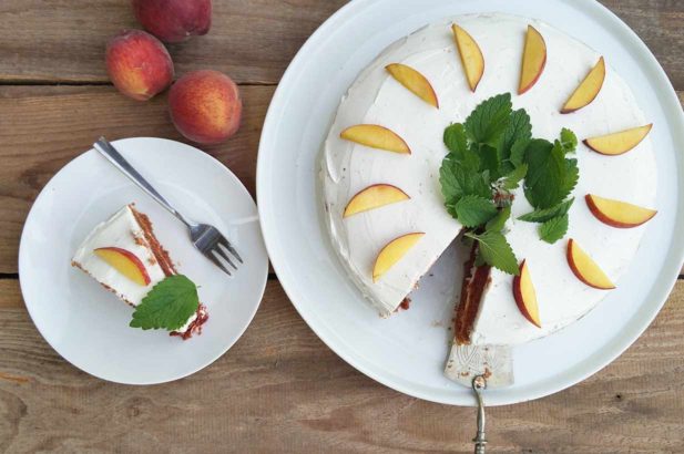Pfirsichkuchen, Obstkuchen, Obsttorte, Joghurttorte mit Pfirsich, zuckerfrei