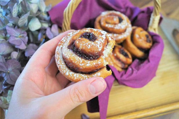 Zwetschkenschnecken, Zwetschgengebäck, Zwetschkengebäck, Fruchtige Schnecken, Germschnecken, Hefeschnecken, Zwetschkenrezept, Zwetschgenrezept, ohne Zucker, zuckerfrei