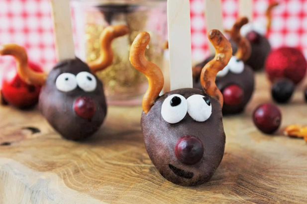 Rentier Cake Pops, Rudolph Cake Pops, Cake Pops vegan, vegane Rohkostpralinen, glutenfreie Cakepops, Proteinkugeln, Dessert Weihnachten, zuckerfrei, ohne Zucker
