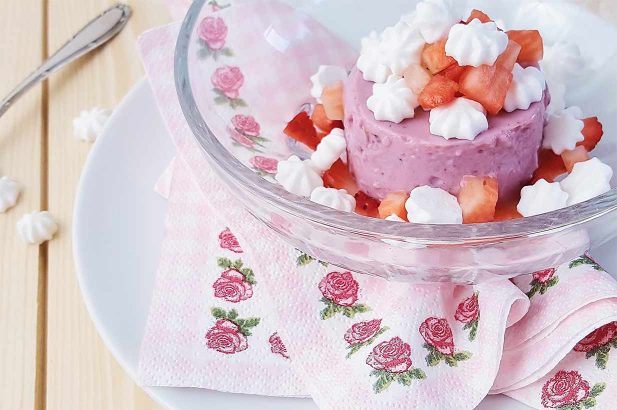 Erdbeercreme, Cremedessert, Fruchtdessert, Beerendessert, Beerencreme, zuckerfrei, ohne Zucker, Baiser