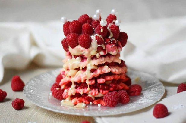 Rote Waffeln, Waffelturm, Himbeertoast, Himbeerfrühstück, Raspberry waffles, zuckerfrei