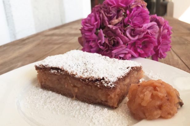Apfelkuchen. gedeckter Apfelkuchen, Apfelstrudel, Apfelschnitten, Apfel-Kakao Kuchen