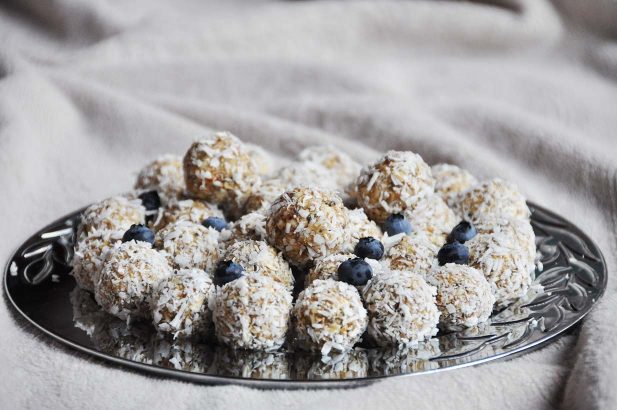 Kokos Bällchen, Kokos Energiekugeln, Dattel-Kokos Konfekt