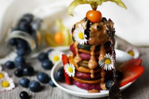 Regenbogen Pancakes, bunte Pancakes, Stapelpancakes, Pancake Turm