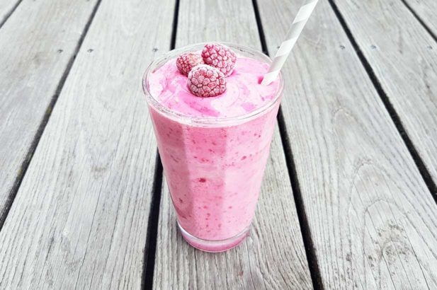 Geeister Himbeersmoothie, Himbeersmoothie on Ice, Himbeershake gekühlt