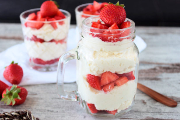 Kokos-Erdbeer Creme, Kokos Dessert, Kokos Erdbeer Dessert, Kokosdessert mit Erdbeeren