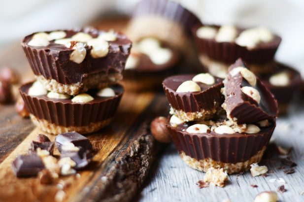 Erdnussbutter-Schoko Cups zuckerfrei, Erdnussbutter-Schoko Cups mit Xylit Schokolade, Zuckerfreie Erdnussbutter Cups, Erdnussbutter-Schoko-Cups ohne Zuckerzusatz