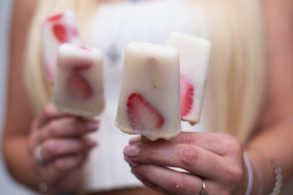 Erdbeer Popsicles, Eis am Stiel mit Erdbeeren, Eis am Stiel zuckerfrei, Erdbeer Hollunder Eis am Stiel zuckerfrei