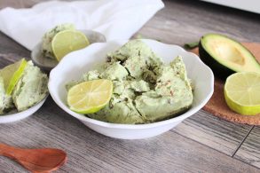 Low Carb Eis, Veganes Avocado Eis ohne Zucker, Eis ohne Zucker, Eis lower Carb, Avocado Schoko Eis zuckerfrei, Avocado Schoko Minz Eis mit Birkenzucker