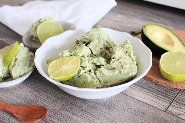 Low Carb Eis, Veganes Avocado Eis ohne Zucker, Eis ohne Zucker, Eis lower Carb, Avocado Schoko Eis zuckerfrei, Avocado Schoko Minz Eis mit Birkenzucker