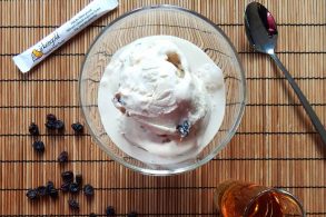 Rum-Rosinen Eis low carb, Rum-Rosinen Eis mit Birkenzucker, Rum-Rosinen Eis mit Xylit, Rum-Rosinen Eis ohne Zucker