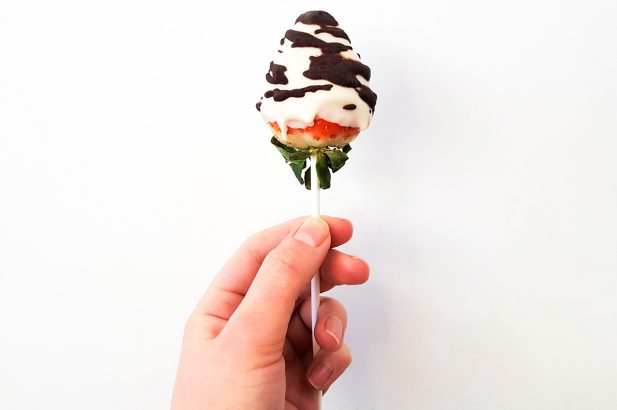 Schokoladenerdbeeren, Schokoerdbeeren, Schokobananen, Schokoladenfrüchte, Obst mit Schokoglasur, Obst mit Schokoladenglasur