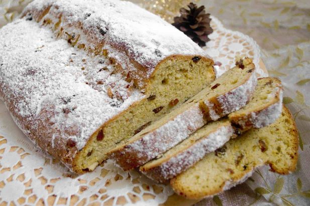 Veganer Christstollen, Weihnachtsstollen vegan, Christstollen vegan, Vegane Weihnachtsrezepte, veganer Stollen, Stollen vegan, Weihnachtsstollen ohne Honig, zuckerfreier Weihnachtsstollen, Weihnachtsstollen ohne Zucker, Weihnachtsstollen ohne Rosinen, Weihnachtsstollen mit Rosinen, Weihnachtsstollen ohne Eier, Weihnachtsstollen zuckerfrei, Christstollen zuckerfrei, gesunder Weihnachtsstollen
