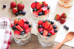 Käsekuchen, Cheesecake einfach, Cheesecake schnell, Cheesecake, Topfentorte, Topfen Dessert, Käsekuchen Dessert, Cheesecake Dessert, Cheesecake nachtisch, cheesecake im glas, Erdbeer Käsekuchen, Erdbeer Topfentorte